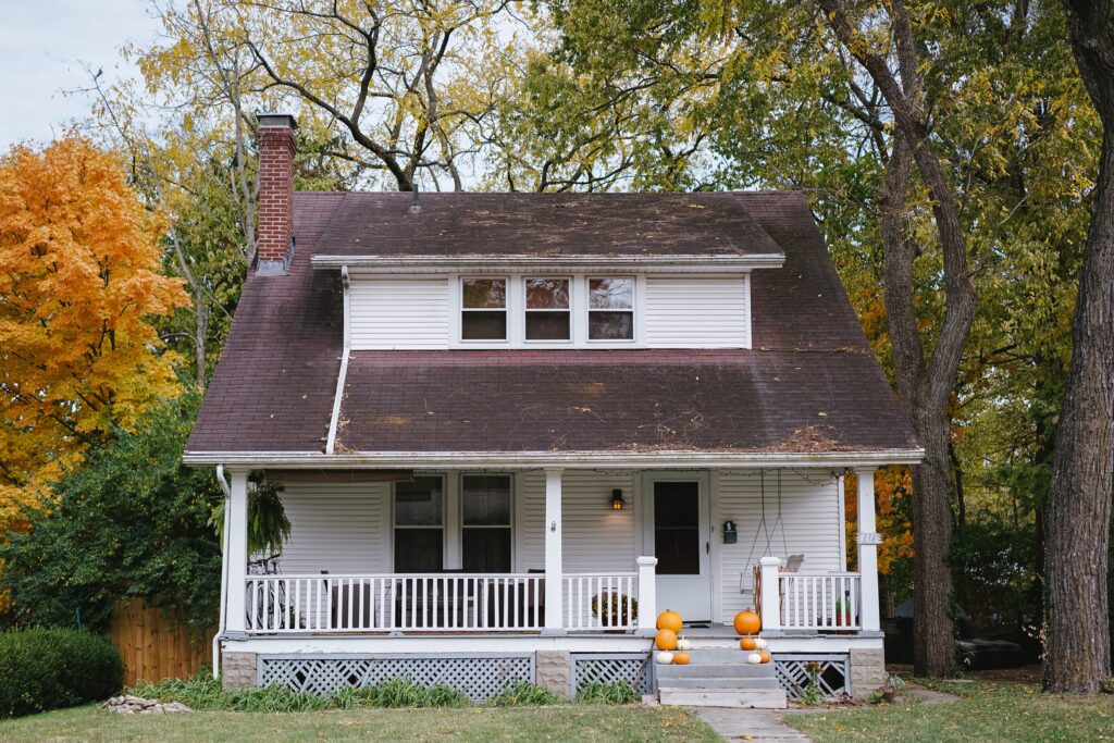 Best Roof Maintenance Tips for Fall