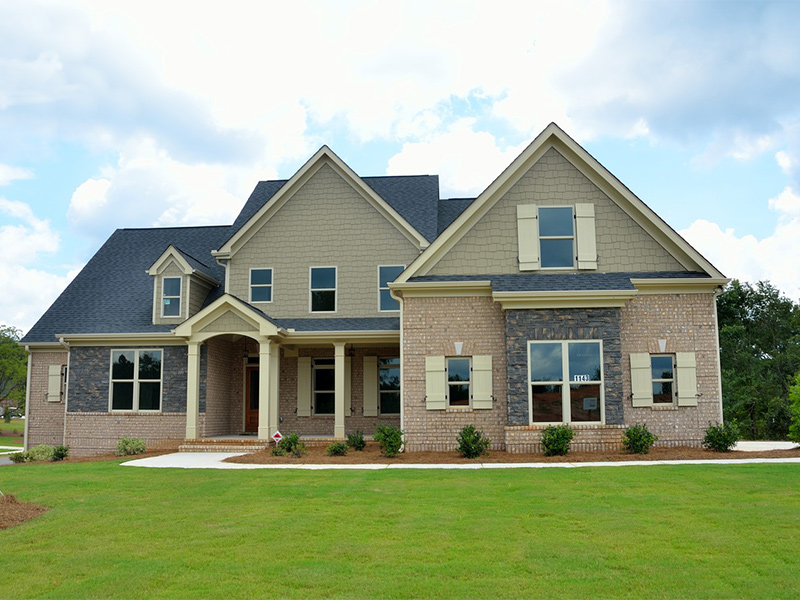 modern hme with black asphalt roof 